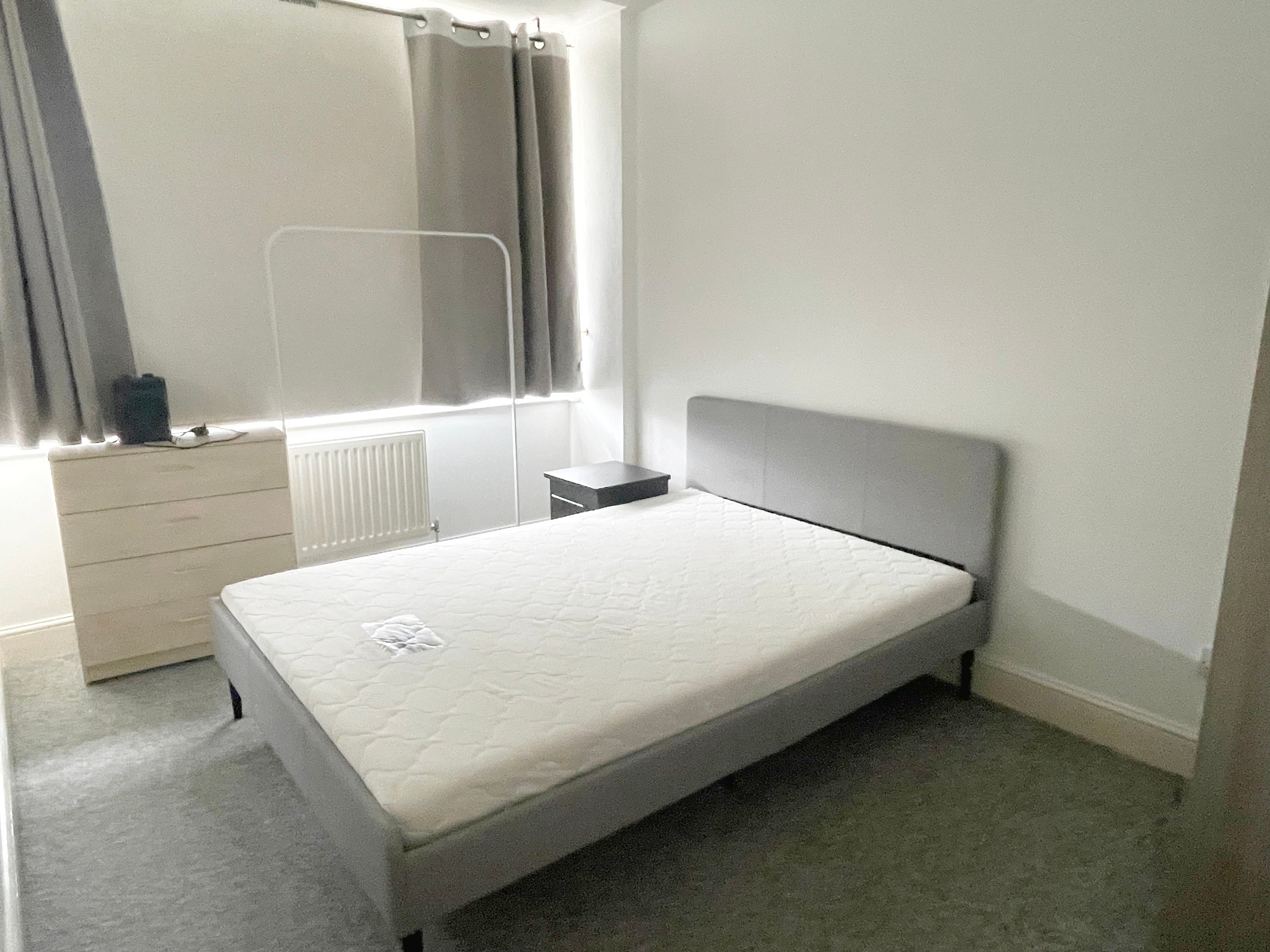 Flat May Bate Avenue in Greater London