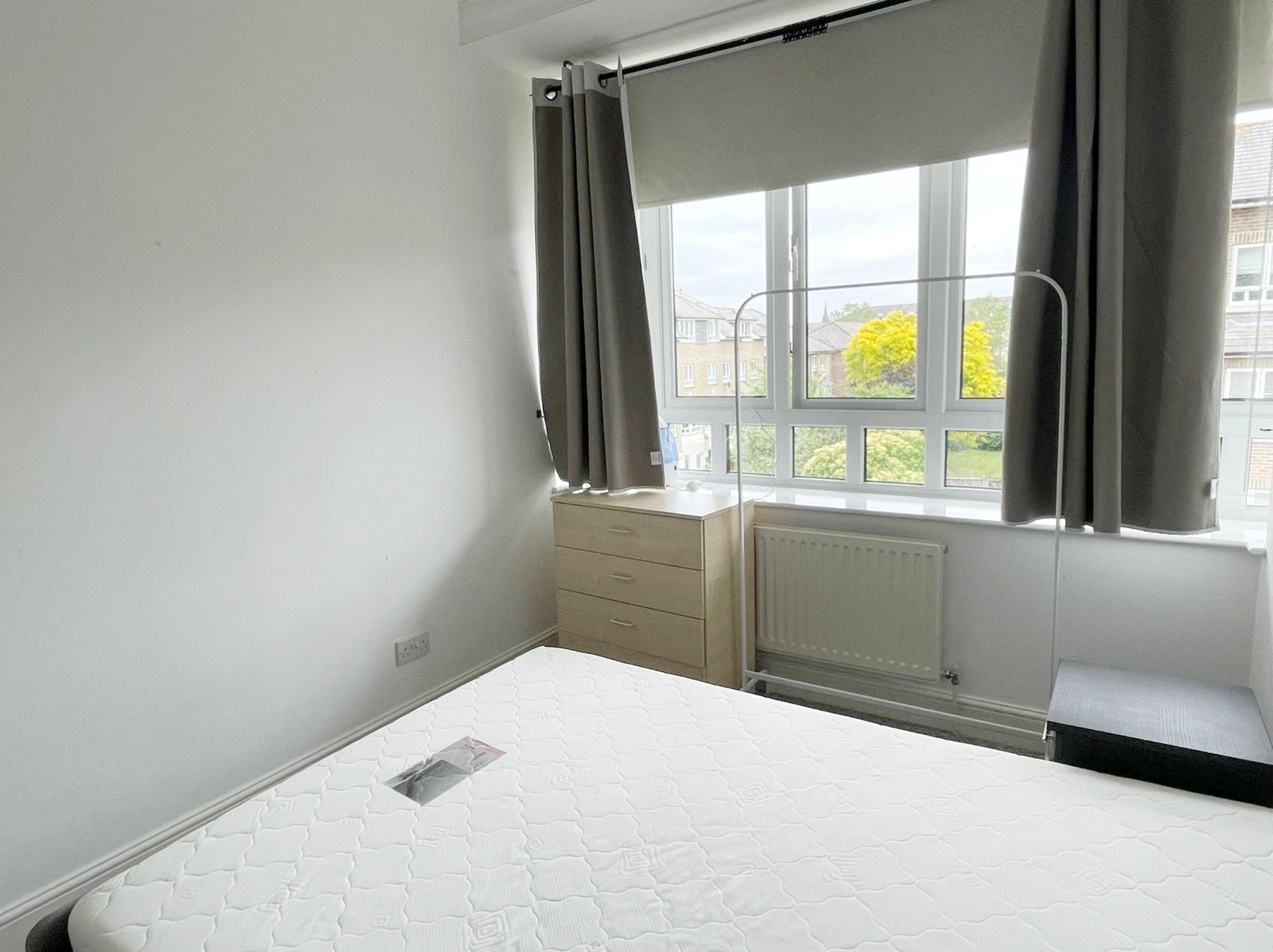 Flat May Bate Avenue in Greater London
