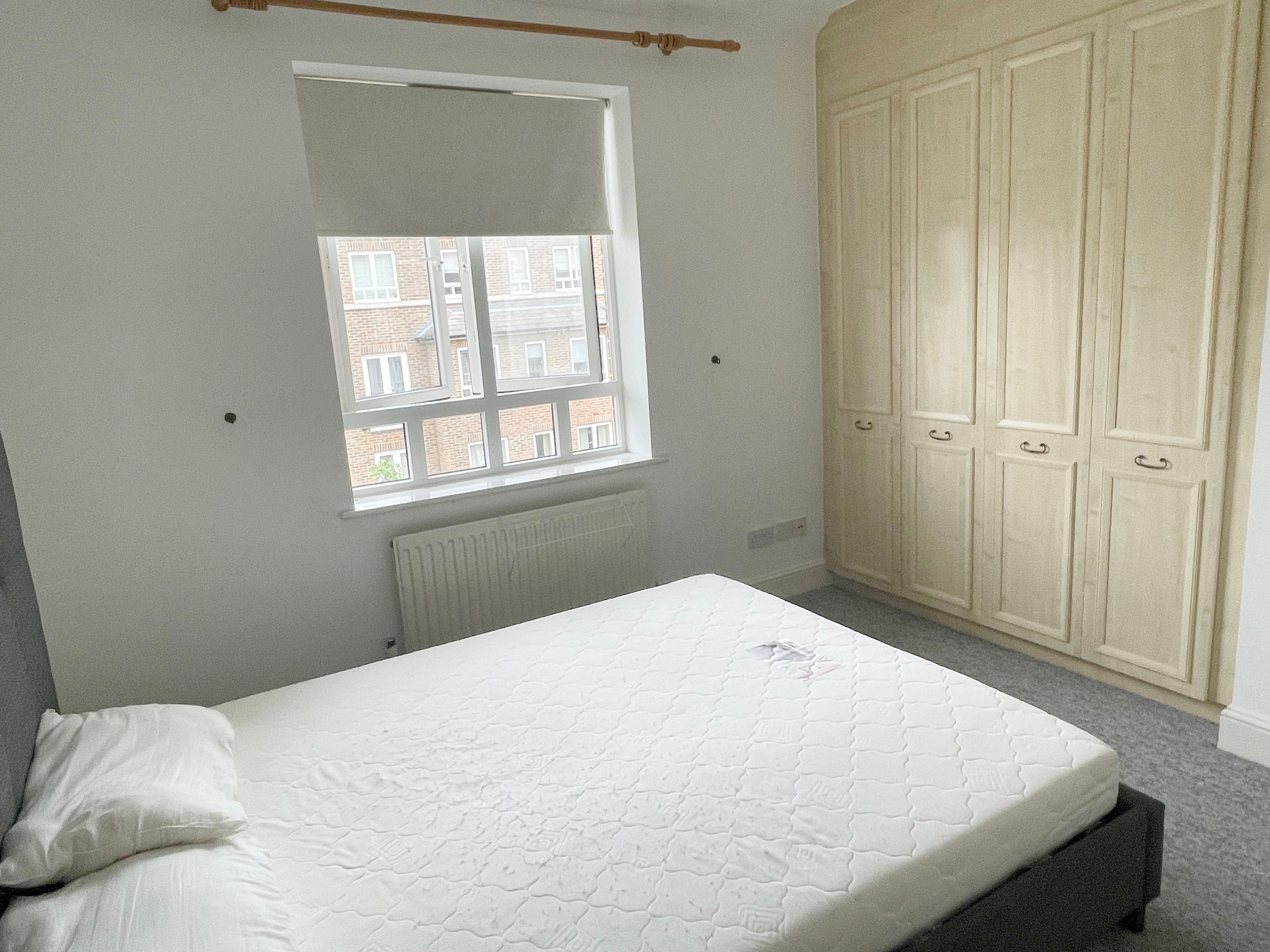 Flat May Bate Avenue in Greater London