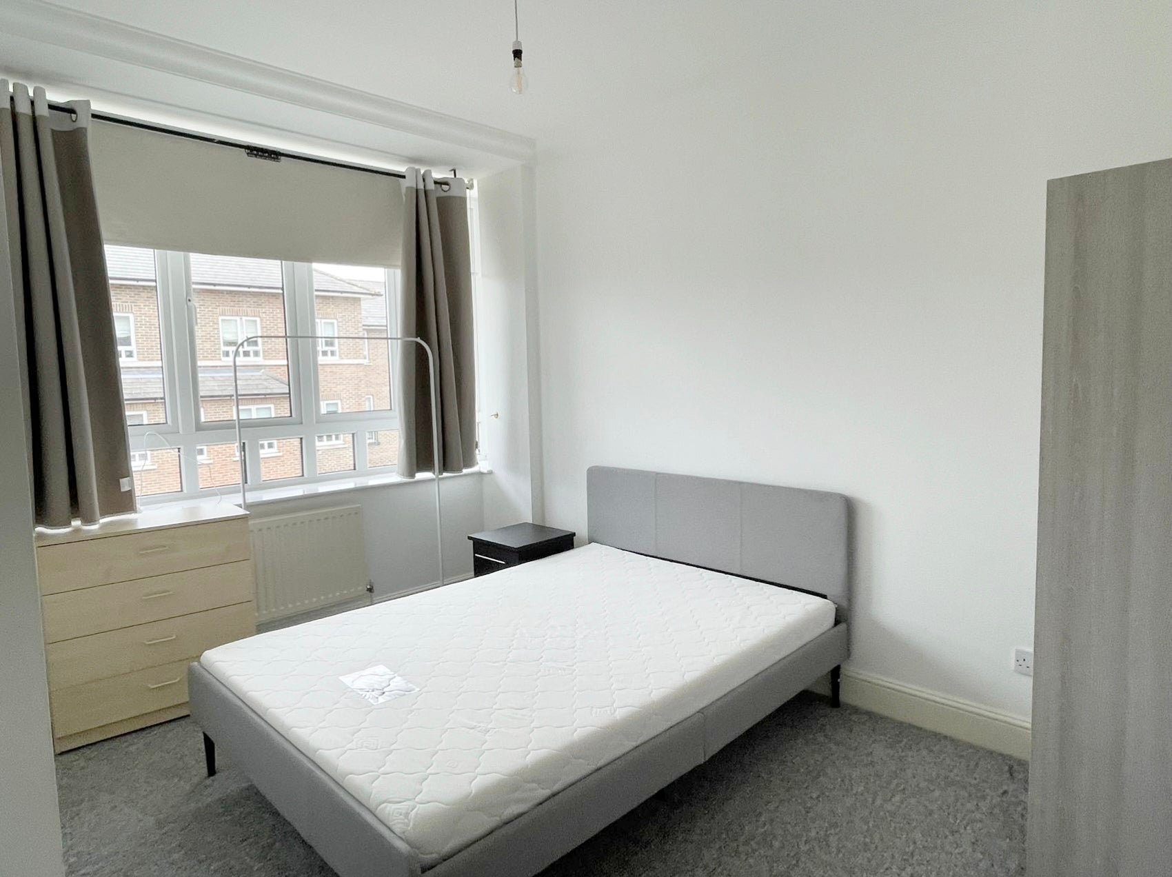 Flat May Bate Avenue in Greater London