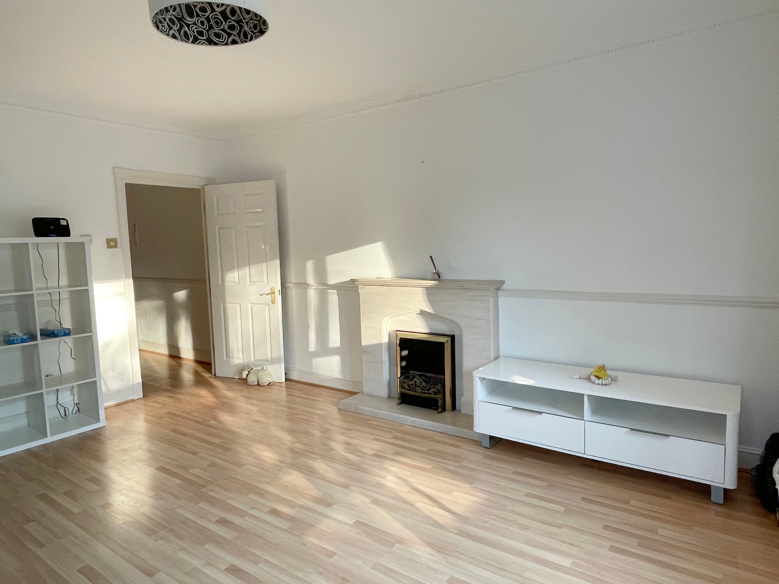 Flat May Bate Avenue in Greater London