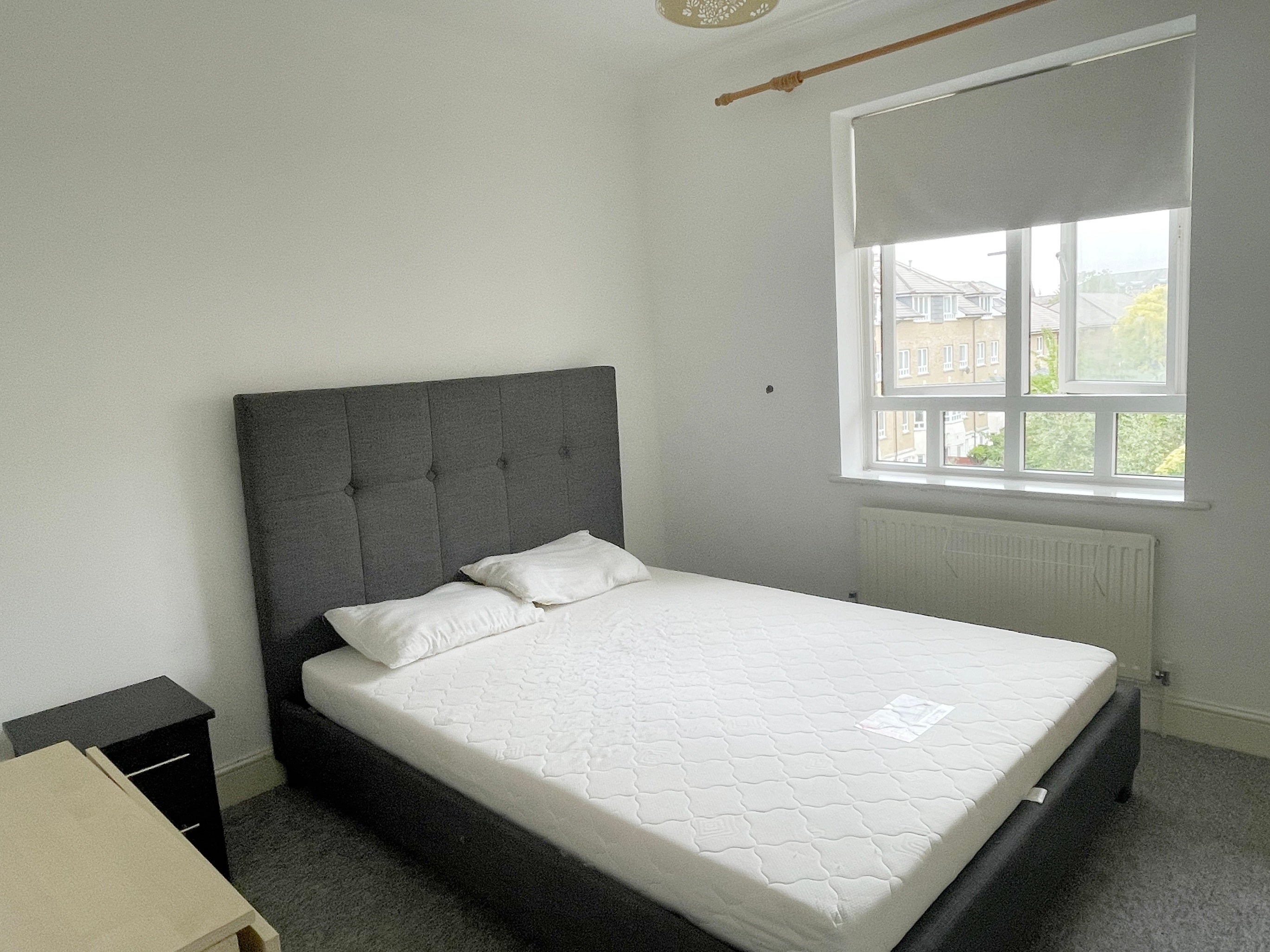 Flat May Bate Avenue in Greater London