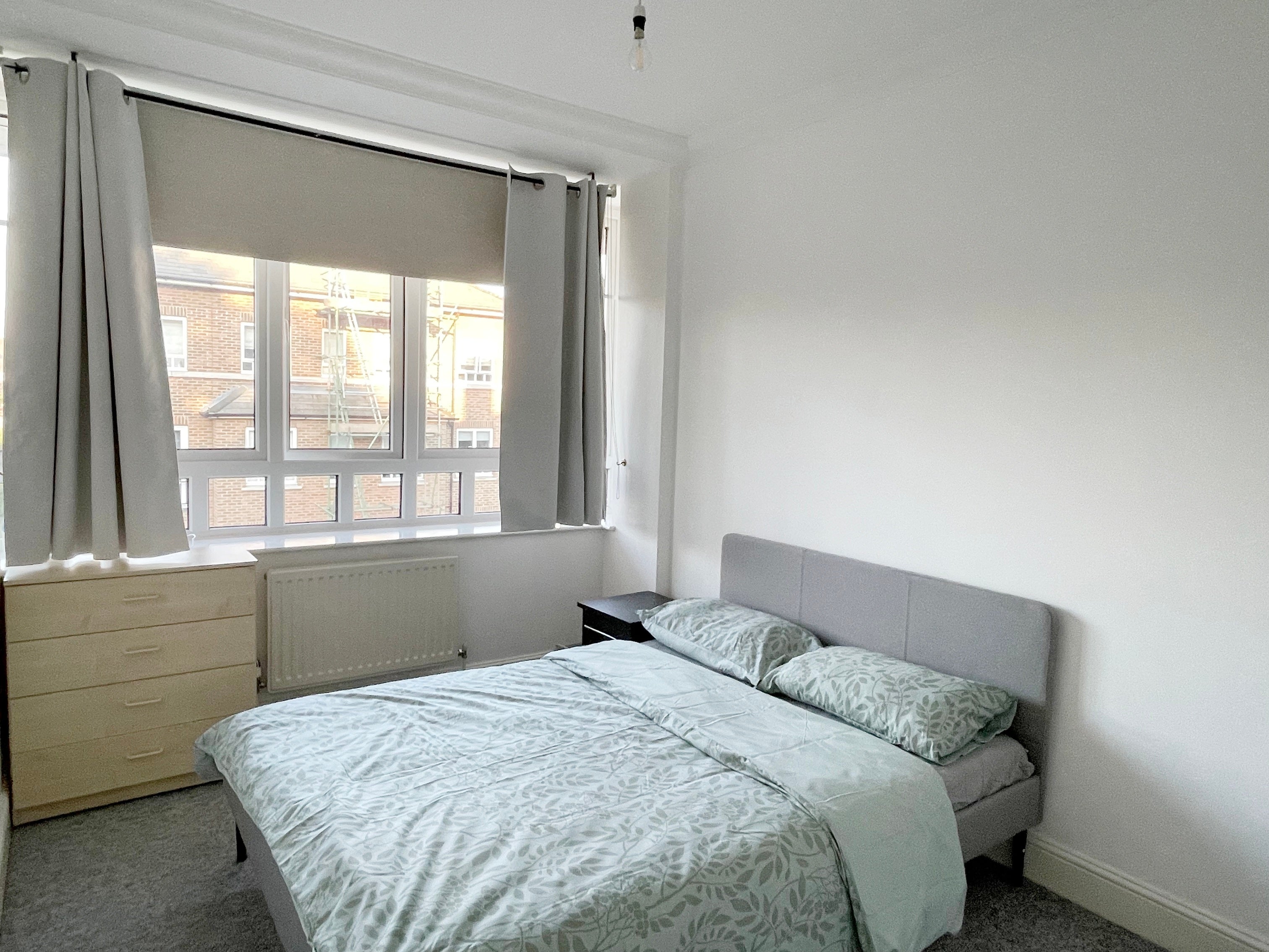 Flat May Bate Avenue in Greater London