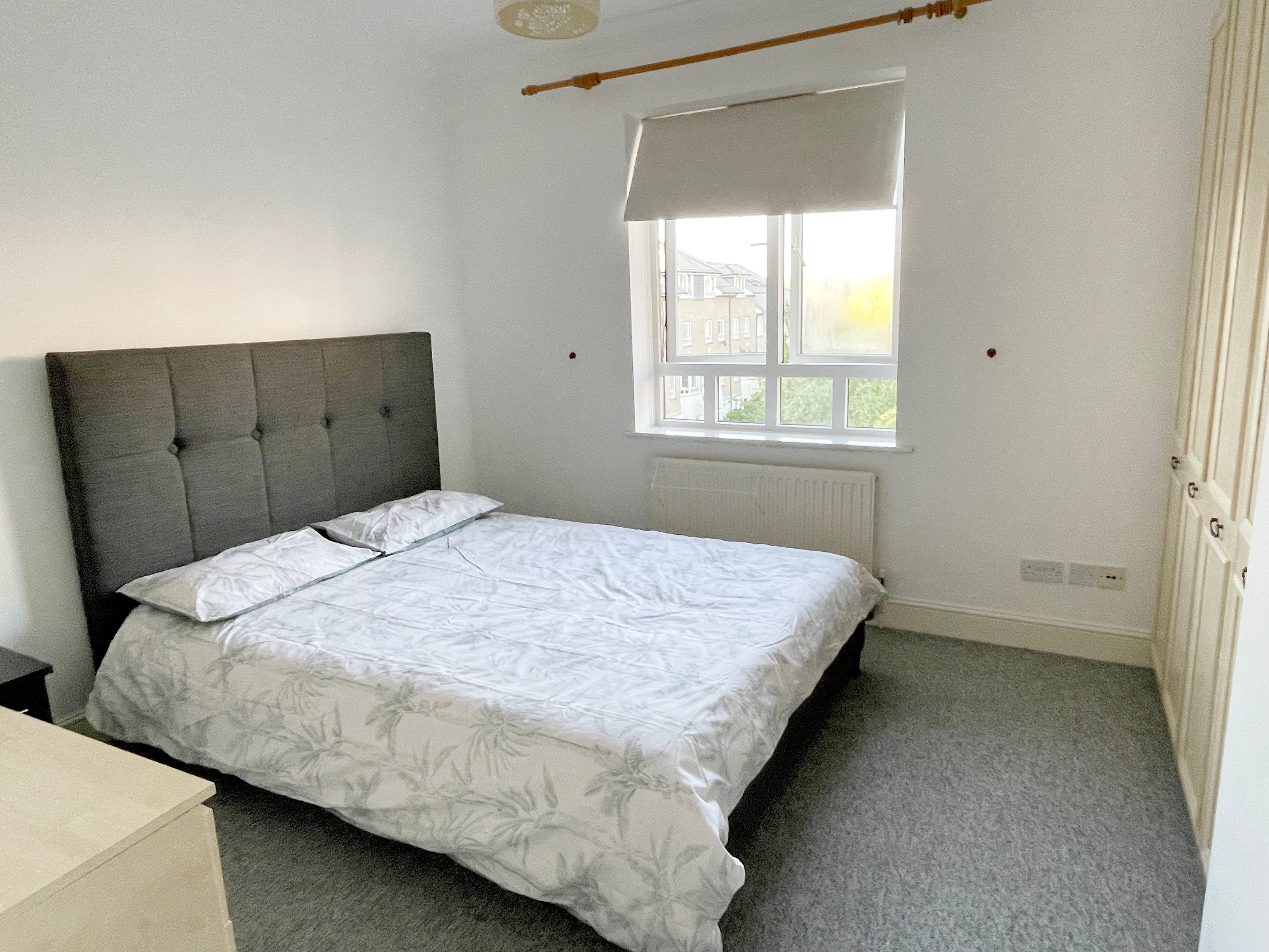 Flat May Bate Avenue in Greater London
