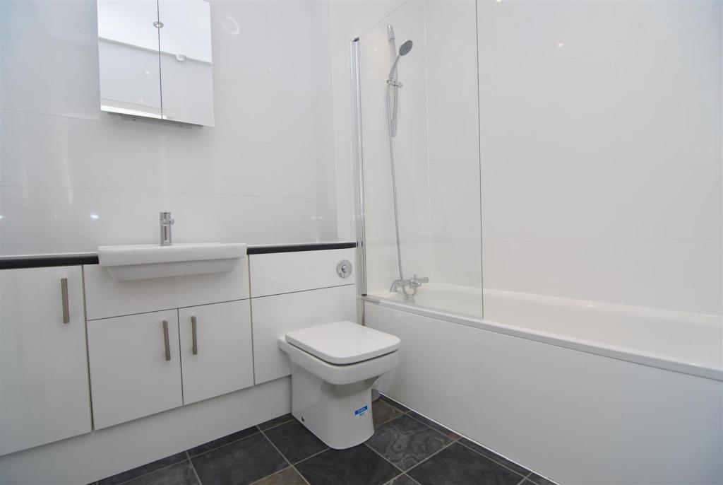 Flat May Bate Avenue in Greater London