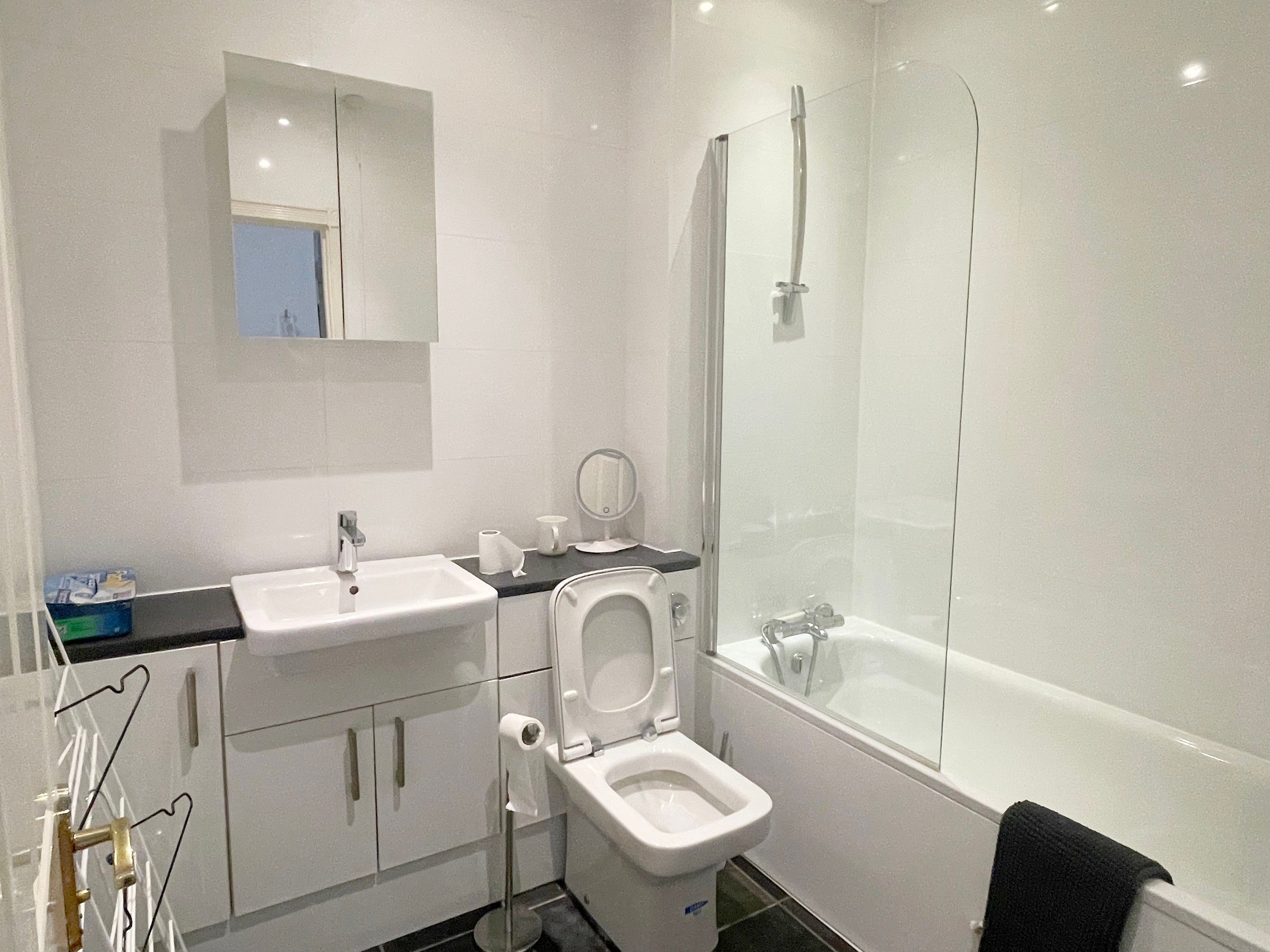 Flat May Bate Avenue in Greater London