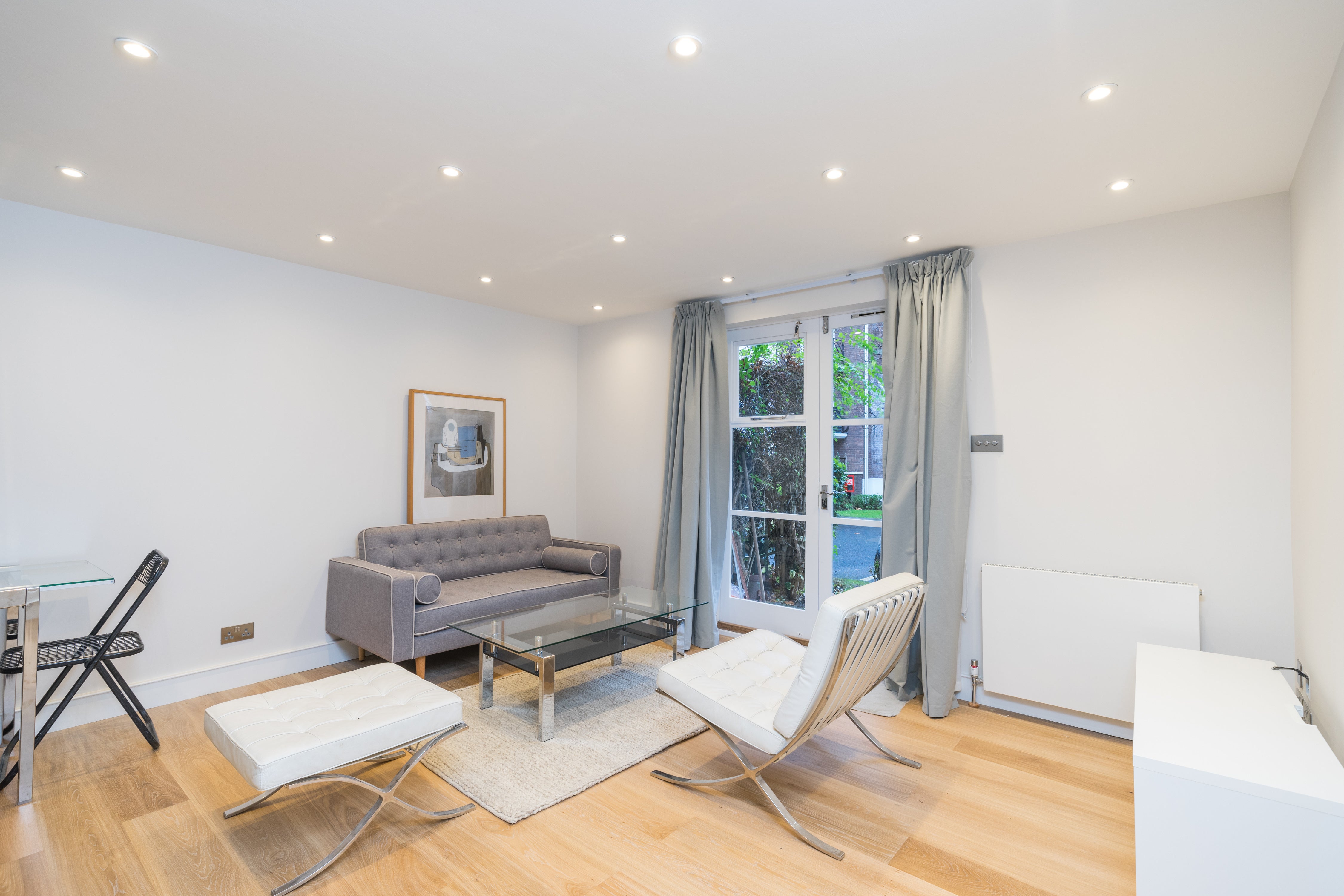 Flat Seagrave Road in Greater London