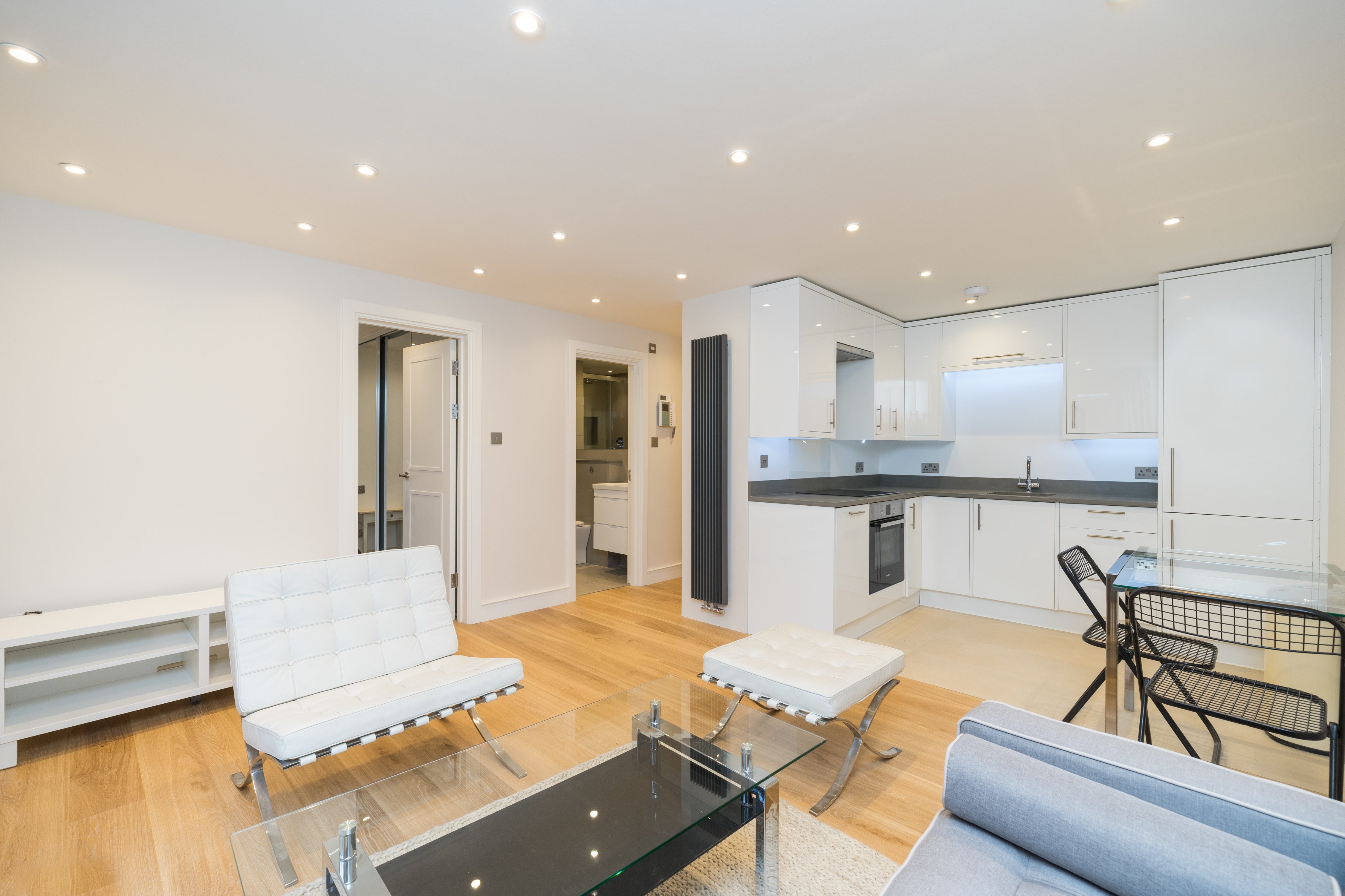 Flat Seagrave Road in Greater London