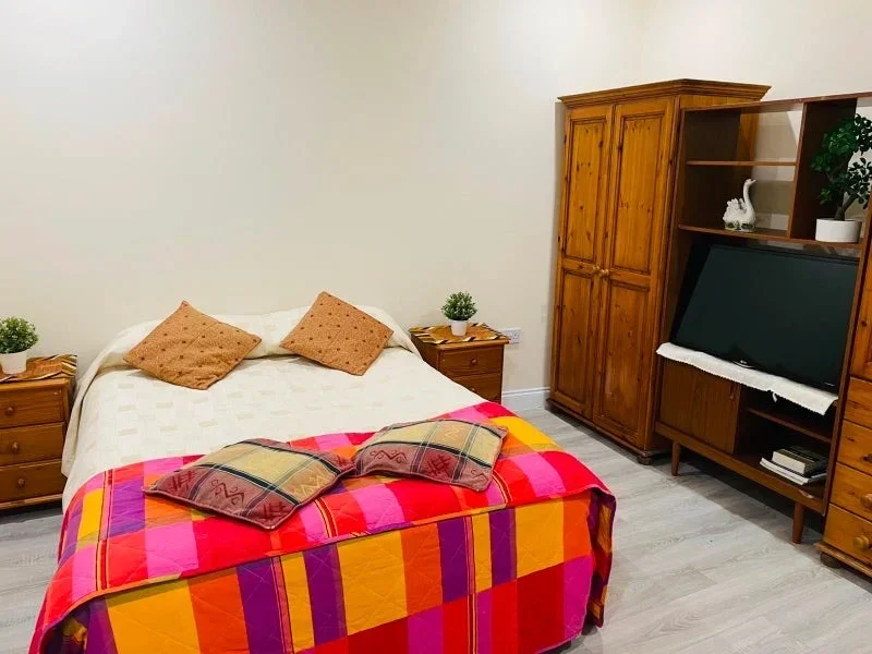 Room Thomson Road in Greater London