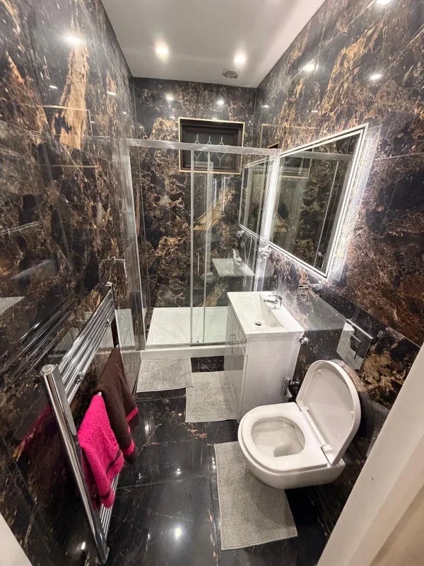 Room Thomson Road in Greater London