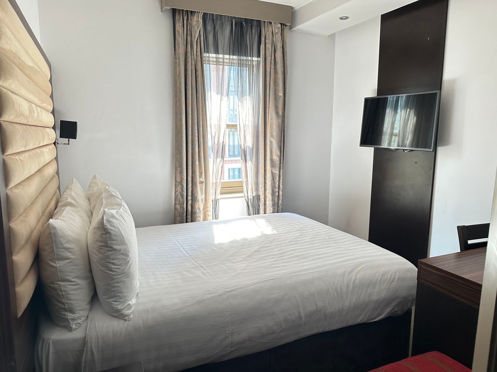 Room Edgware Road in City of Westminster