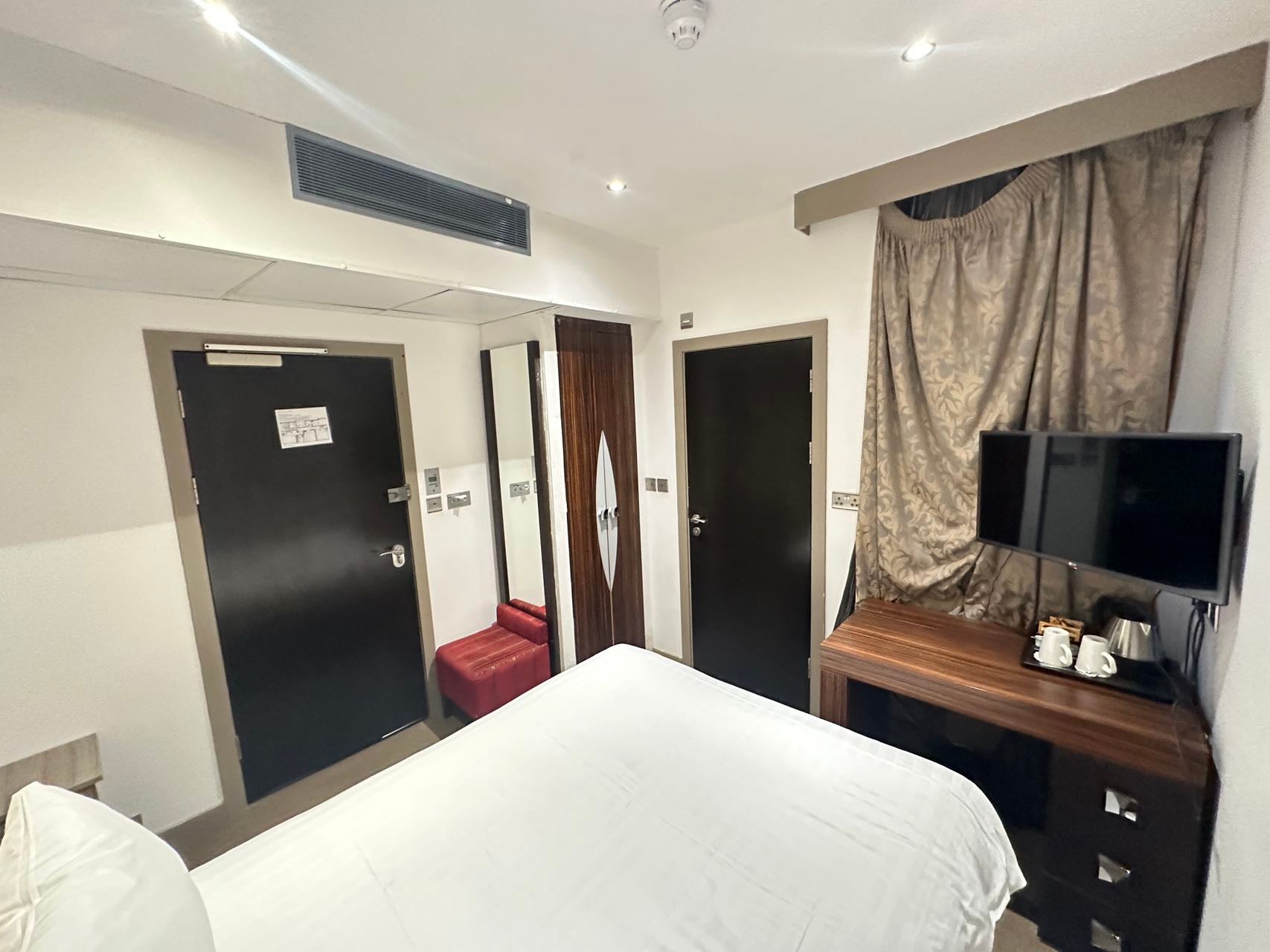 Room Edgware Road in City of Westminster