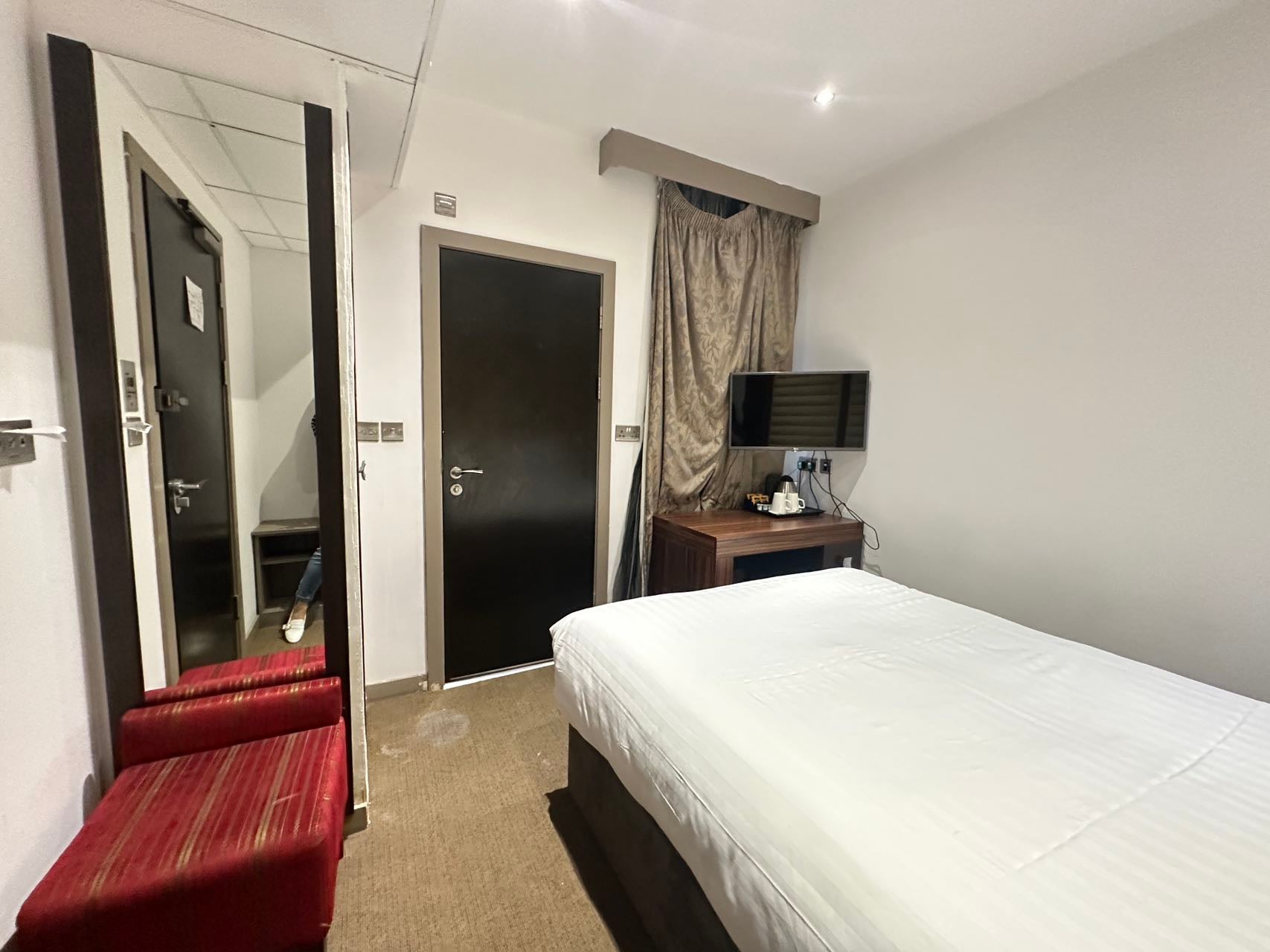 Room Edgware Road in City of Westminster
