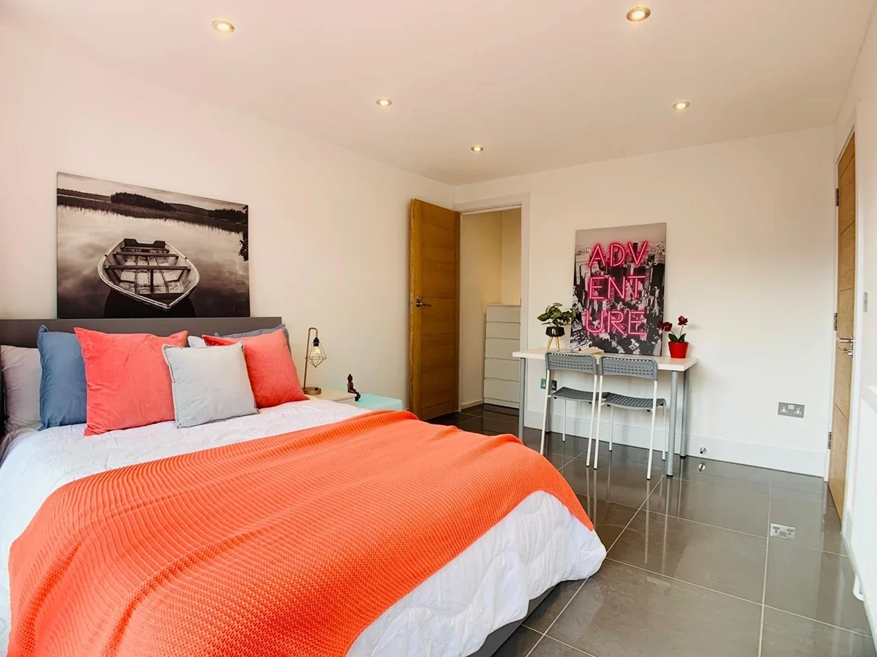 Room St. Katharine's Way in Greater London