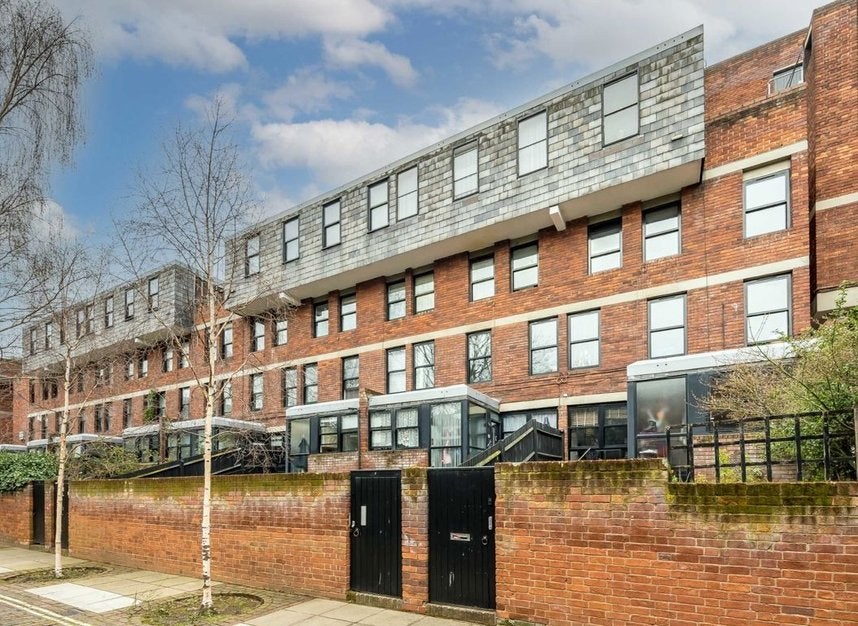 Flat Vauxhall Bridge Road in City of Westminster