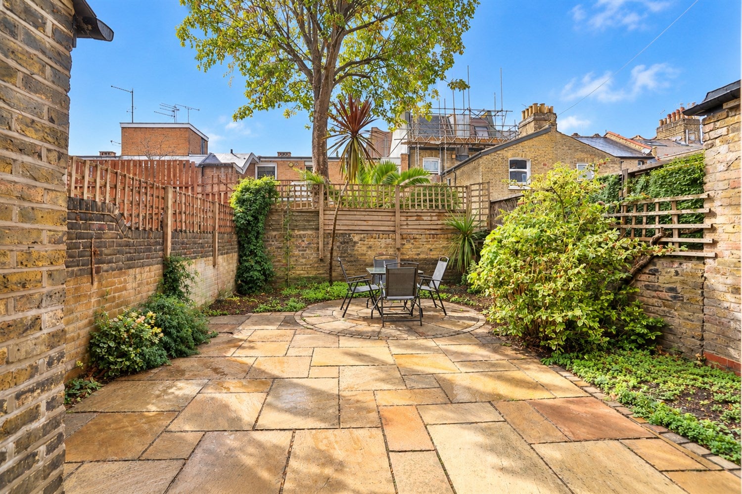 Flat Beauchamp Road in Greater London