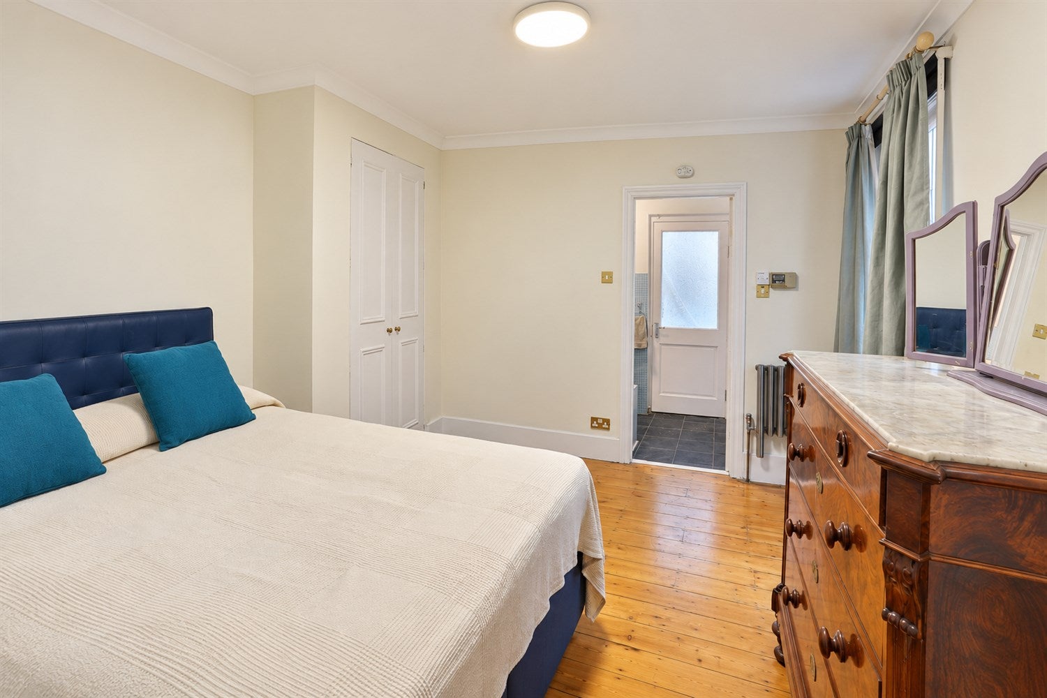Flat Beauchamp Road in Greater London