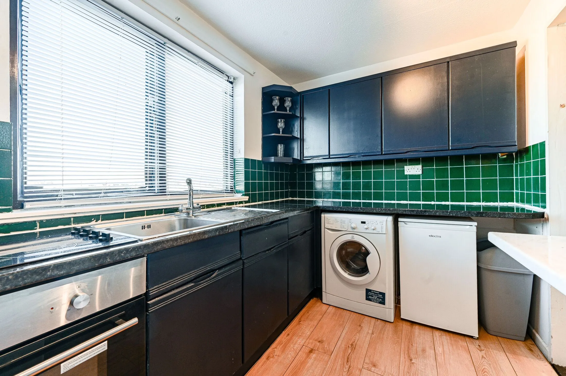 Flat Warwick Road in Greater London