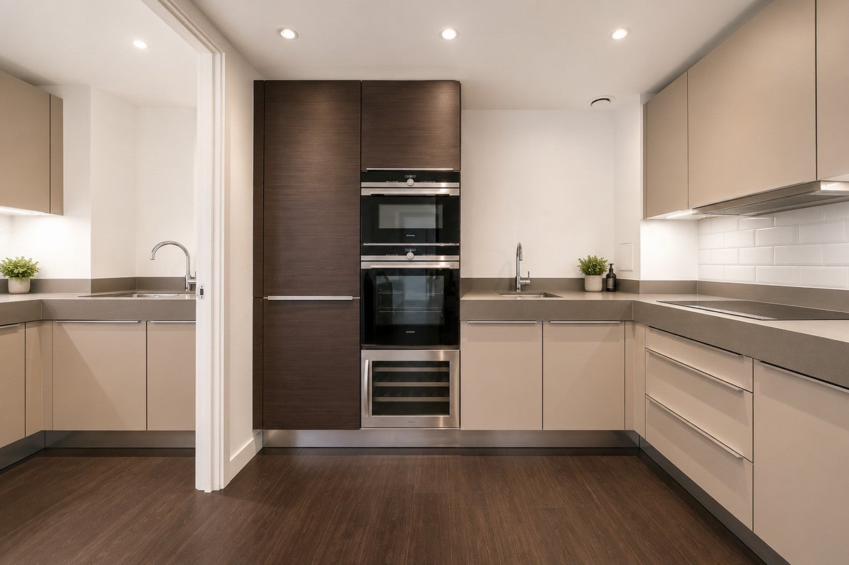 Flat Alie Street in Greater London