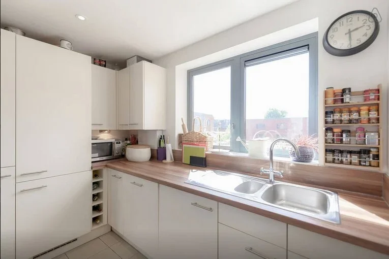 Flat St George's Grove in Greater London