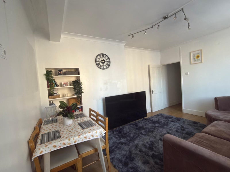 Room Garratt Lane in Greater London