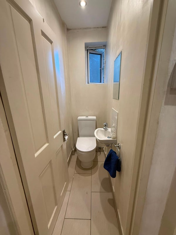 Room Garratt Lane in Greater London