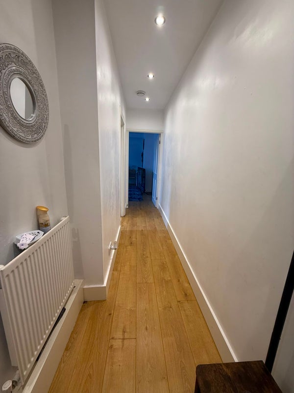 Room Garratt Lane in Greater London