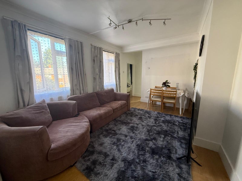 Room Garratt Lane in Greater London