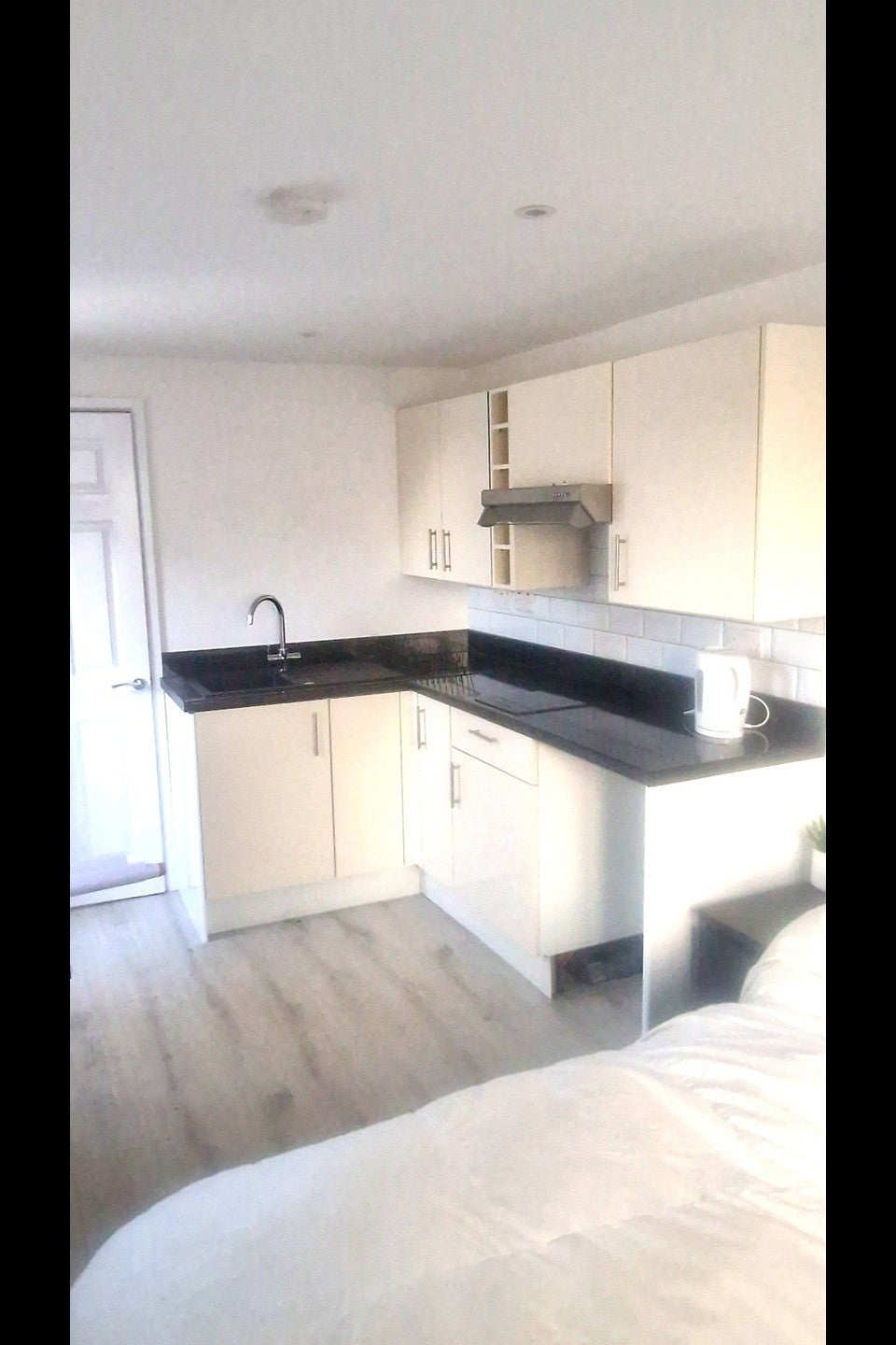 Flat Latimer Road in Greater London