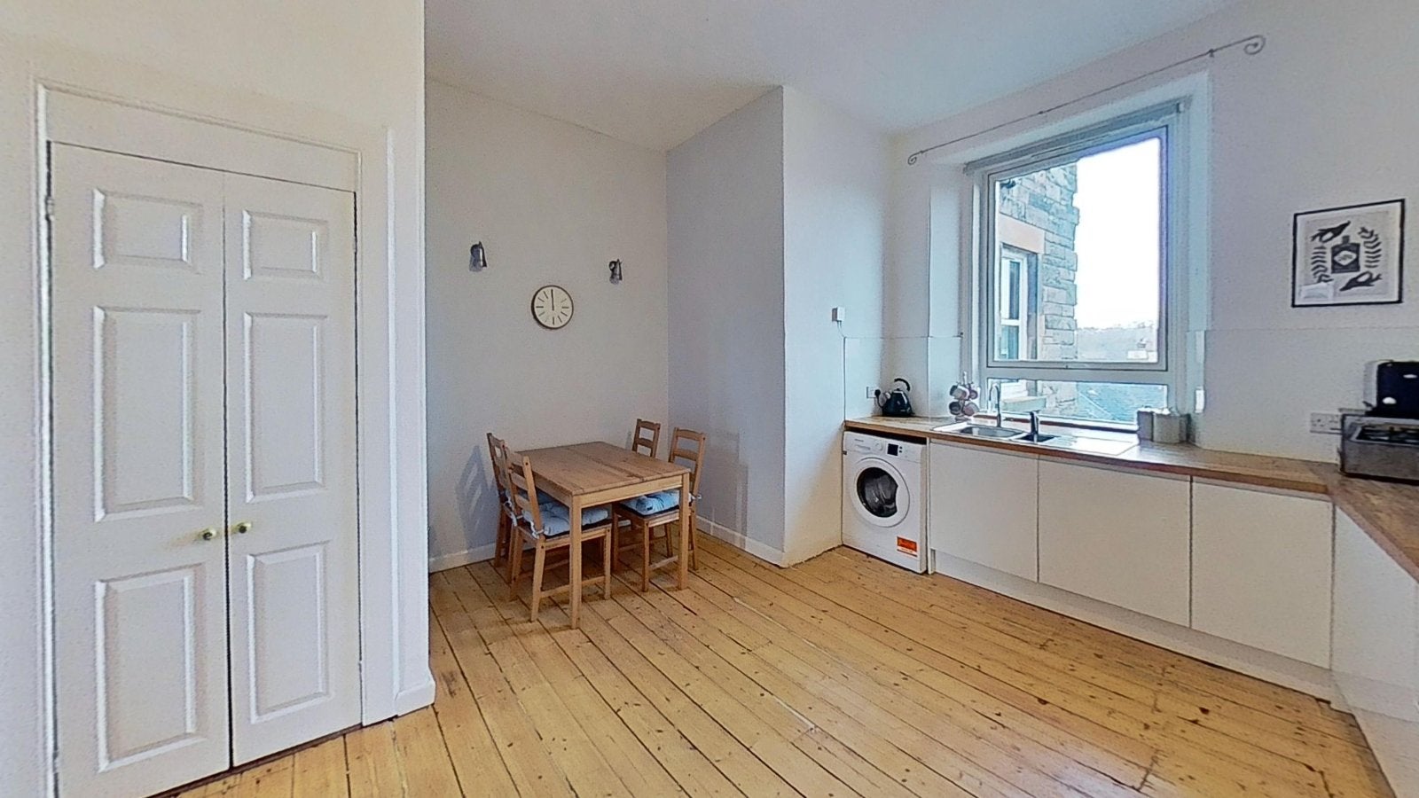 Flat Roseburn Avenue in City of Edinburgh