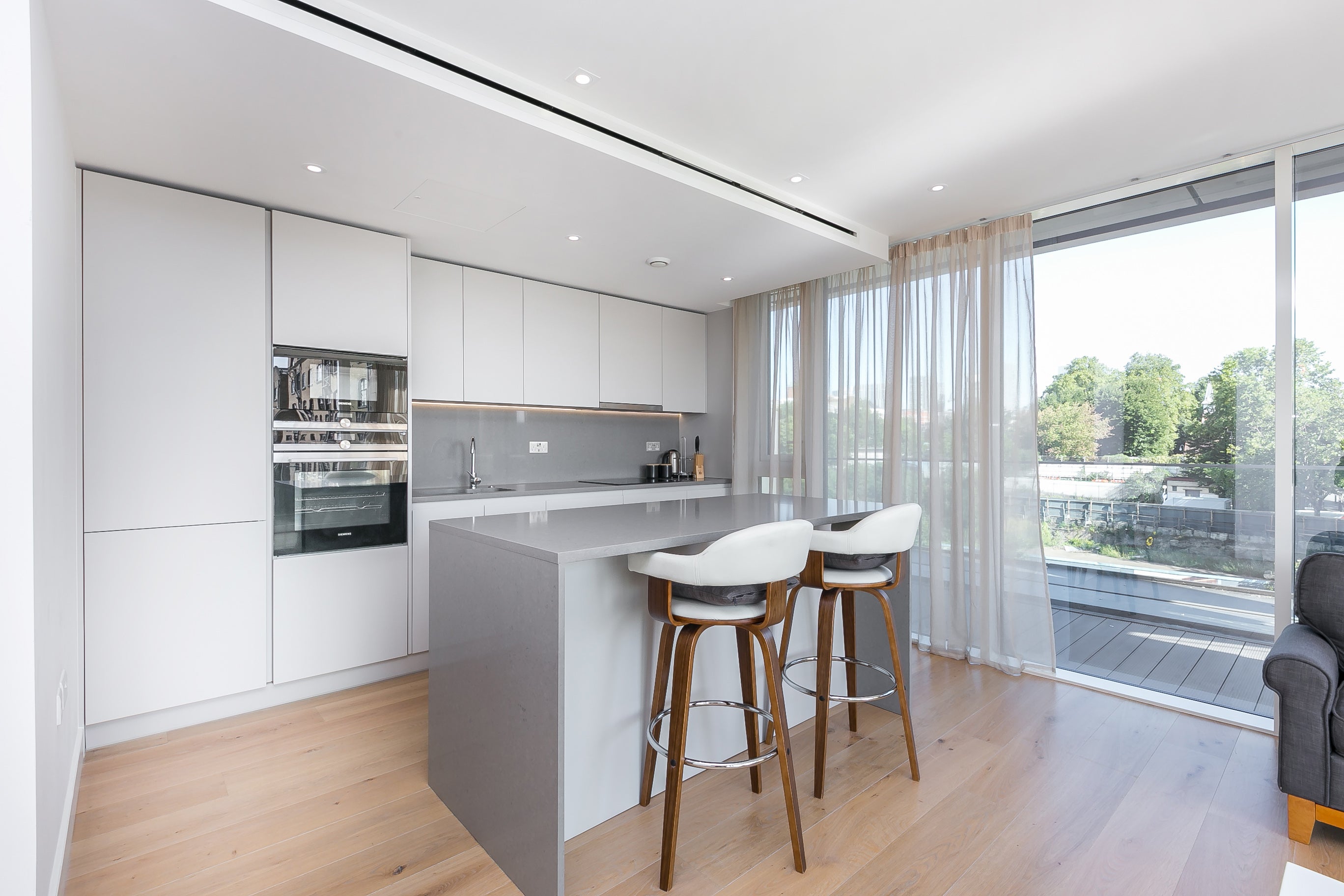 Flat Vinegar Street in Greater London