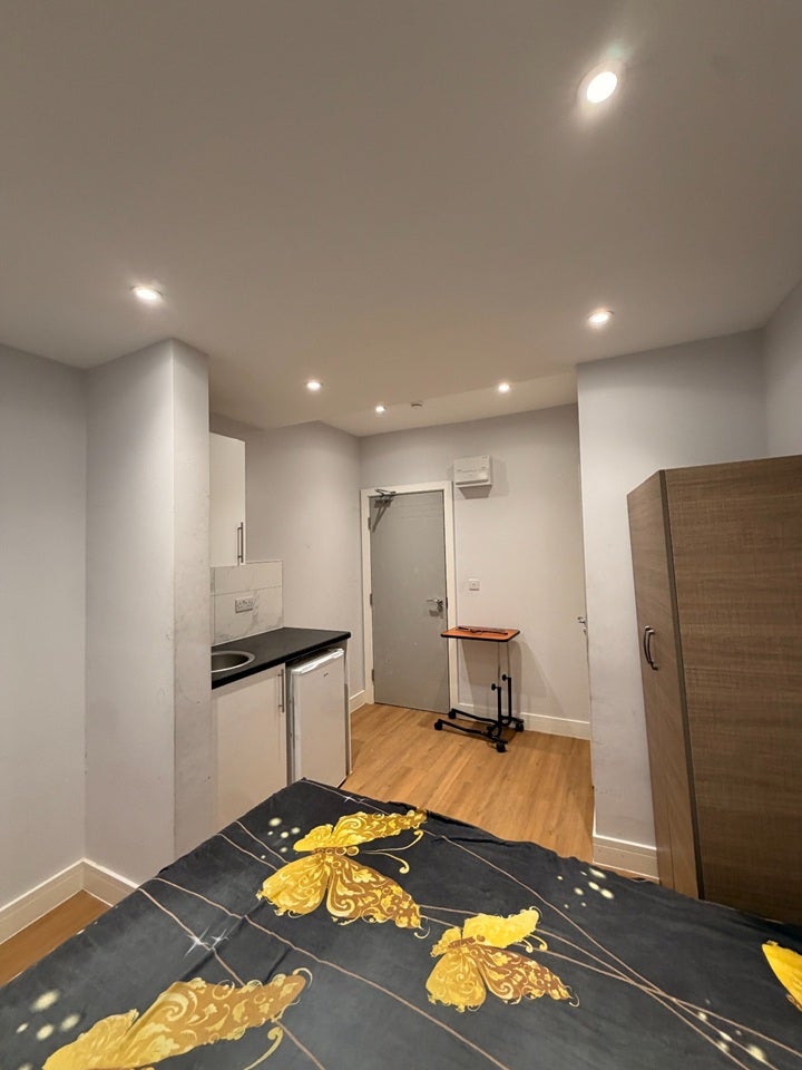 Room Scotts Road in Greater London