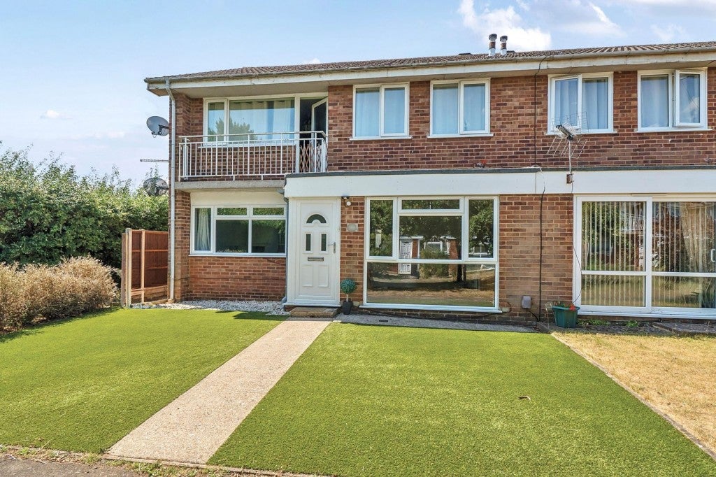 Flat Clover Road in Flitwick