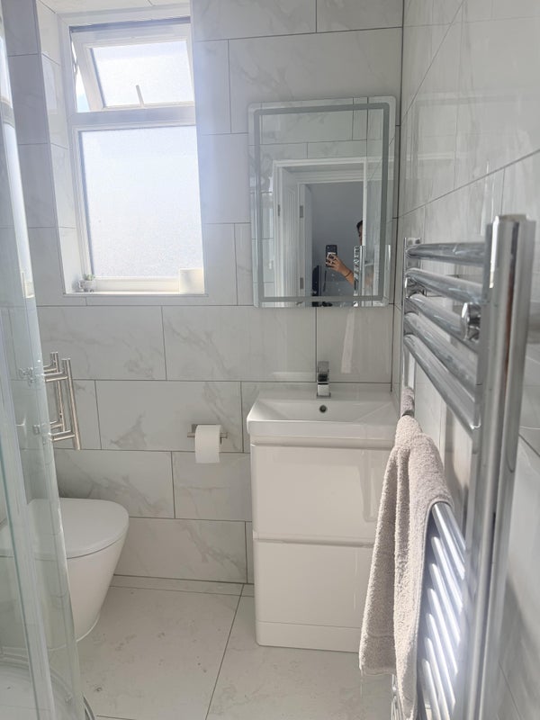 Room Overton Road in Greater London