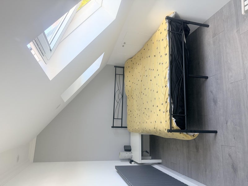 Room Overton Road in Greater London