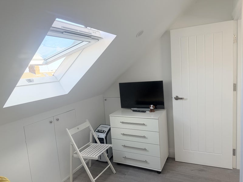 Room Overton Road in Greater London