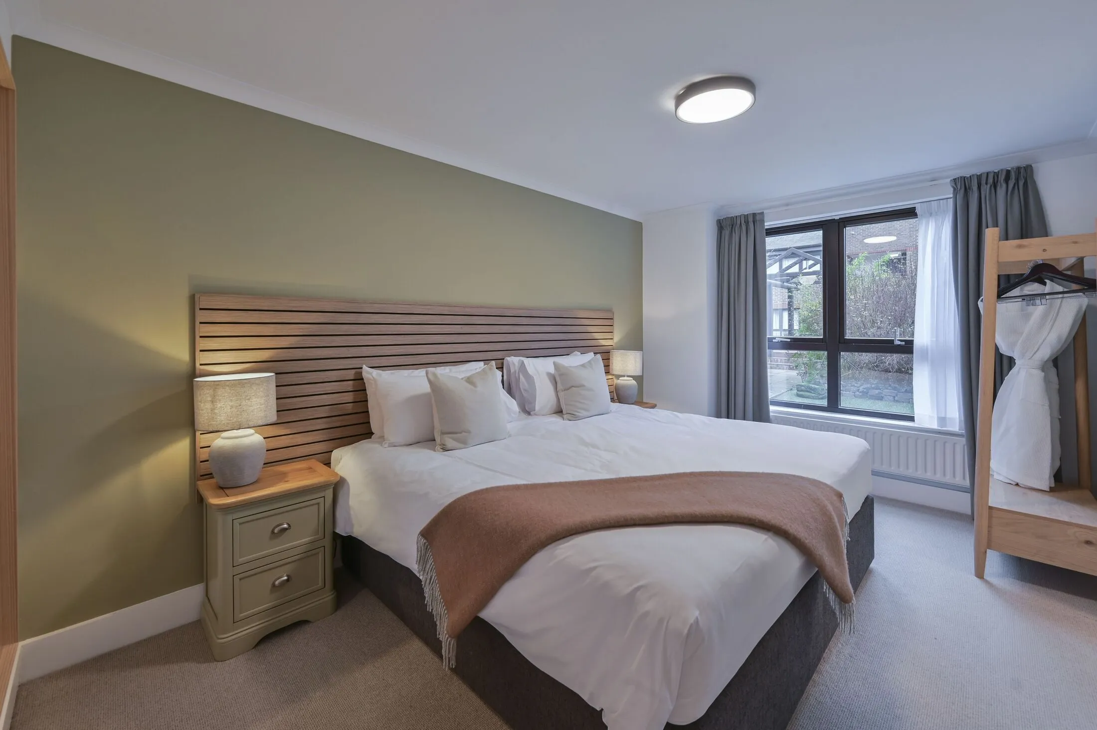 Flat Kensington High Street in Greater London