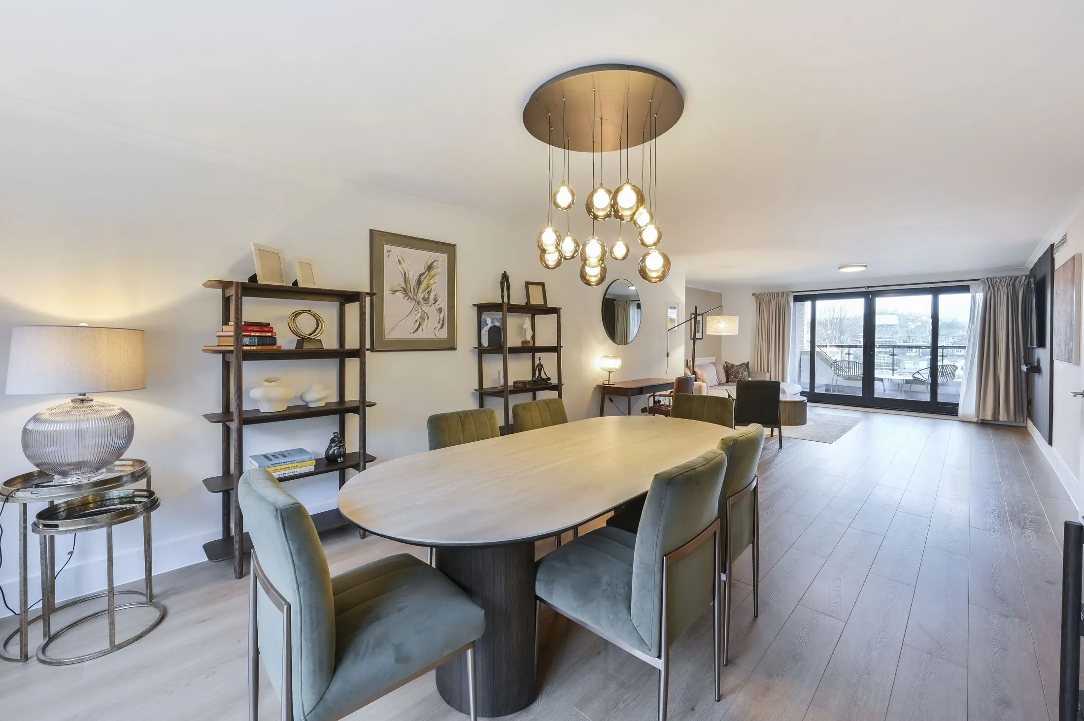Flat Kensington High Street in Greater London