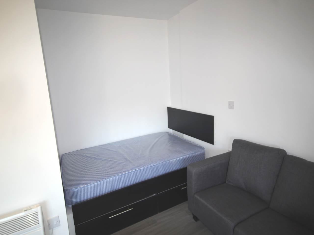 Flat Priestley Street in Sheffield