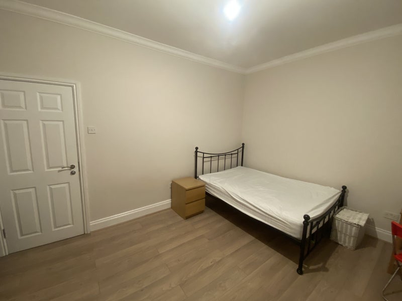 Room Langthorne Road in Greater London