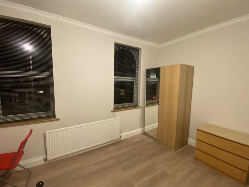 Room Langthorne Road in Greater London