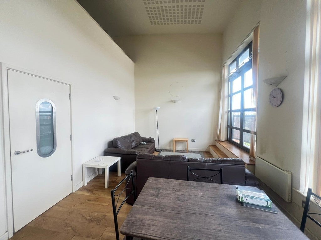 Flat Aldbourne Road in Coventry