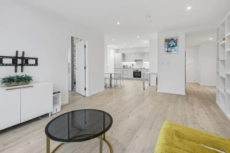 Flat Silvertown Way in Greater London