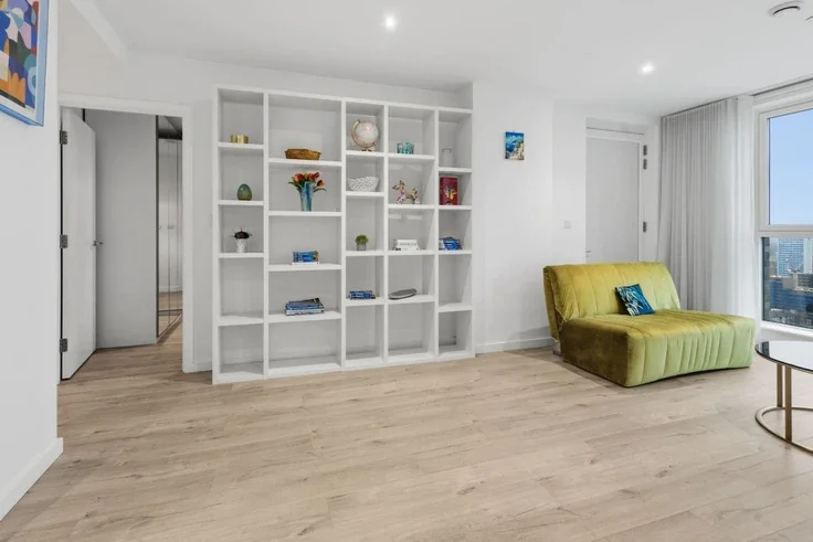 Flat Silvertown Way in Greater London
