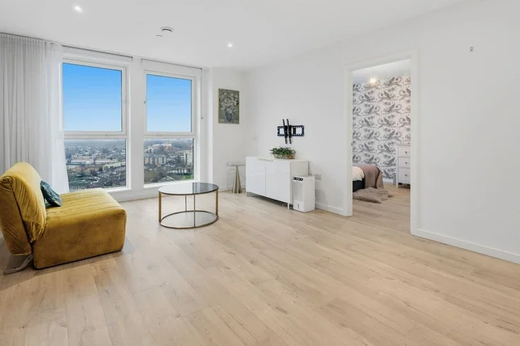 Flat Silvertown Way in Greater London