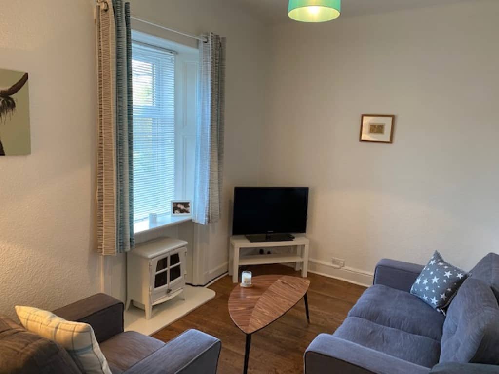 Flat Springfield Place in Roslin