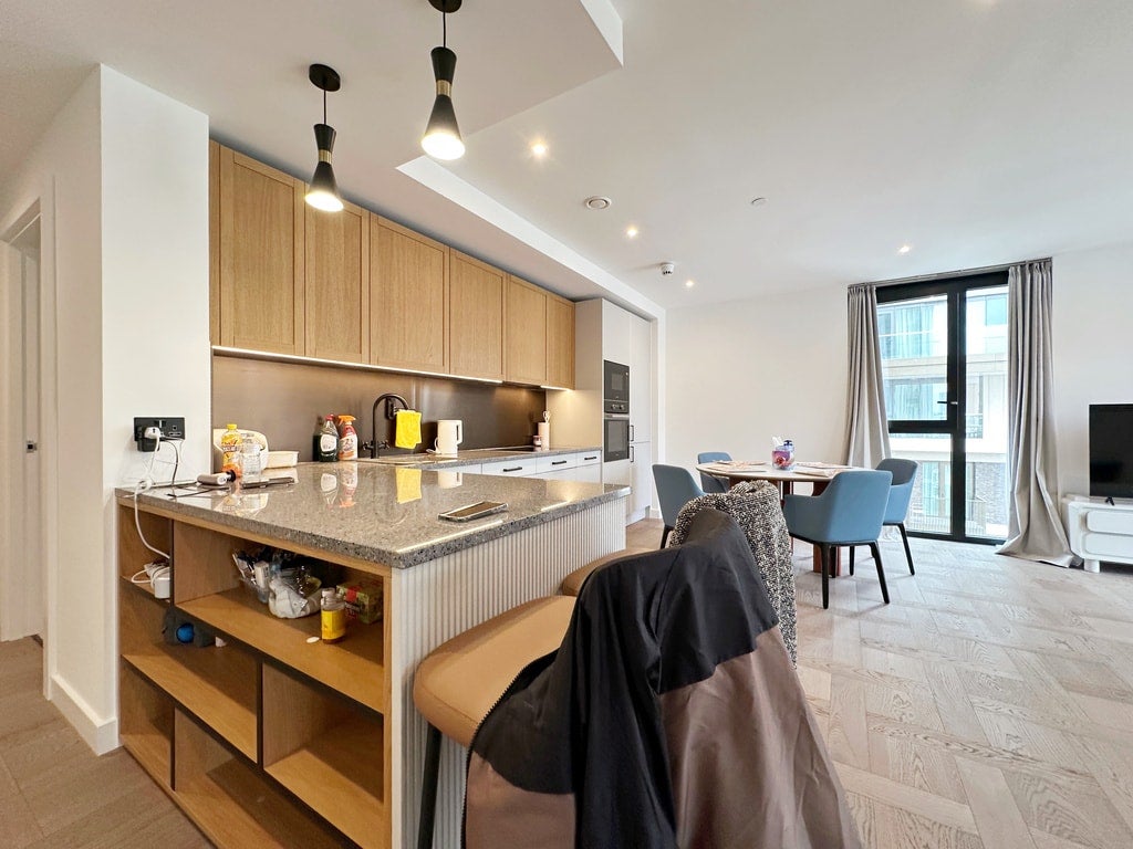 Flat Pennington Quay Walk in Greater London