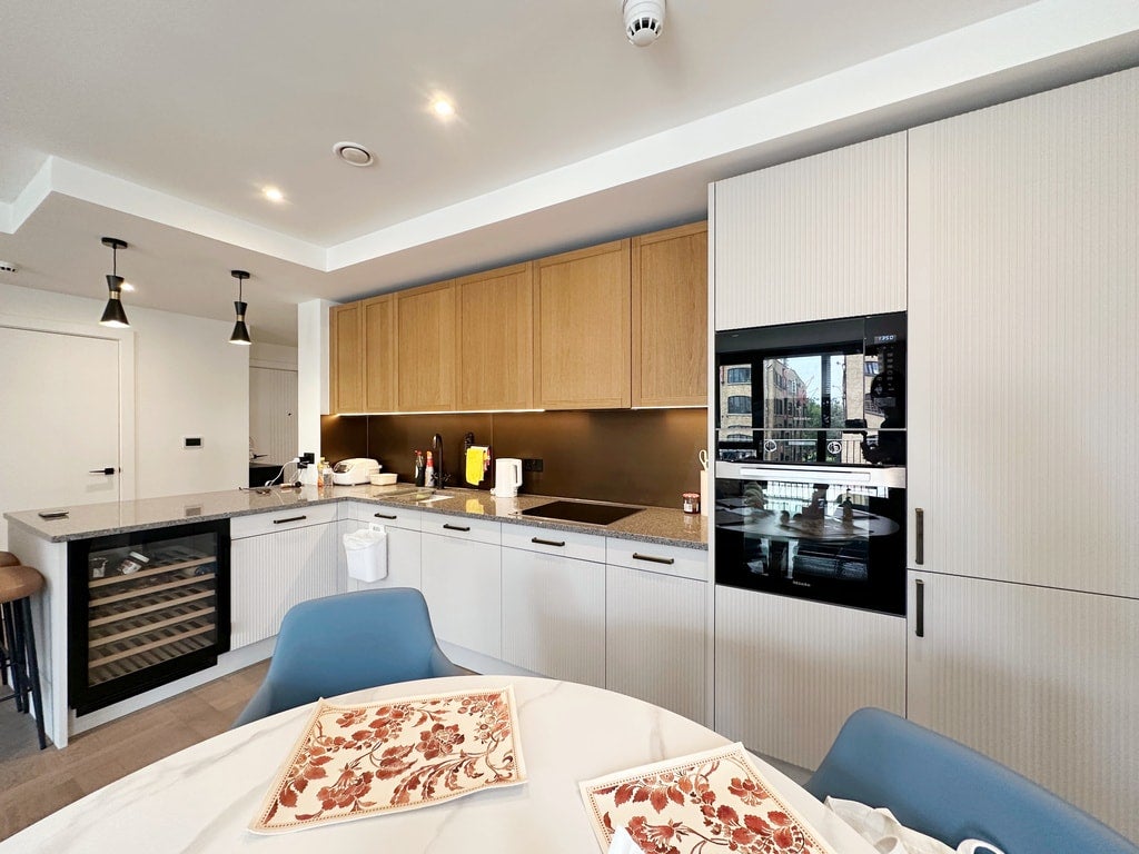 Flat Pennington Quay Walk in Greater London