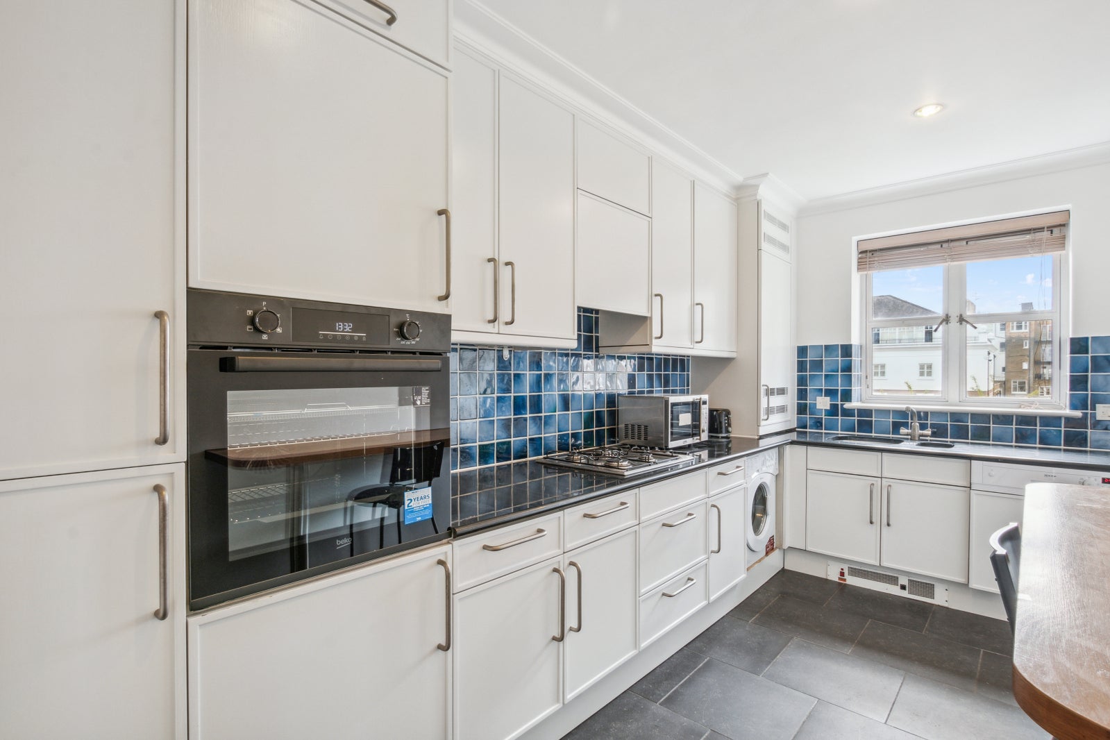 Flat Chantry Square in Greater London