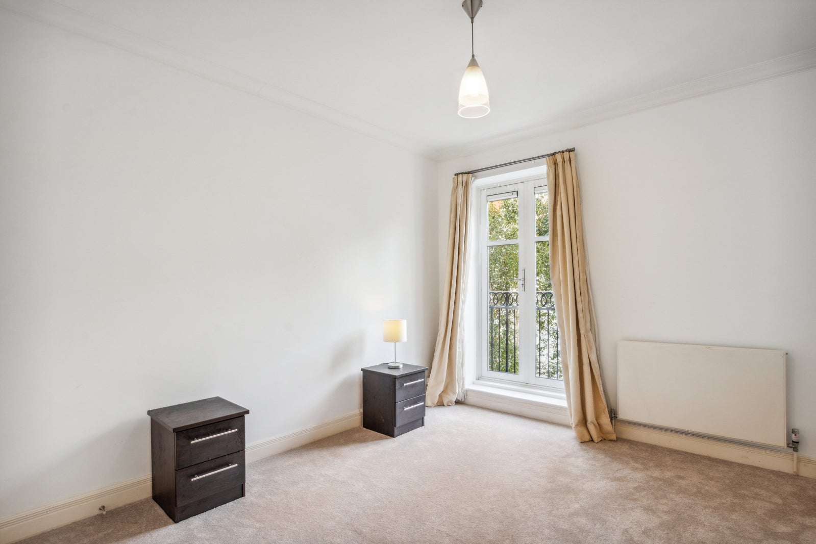 Flat Chantry Square in Greater London